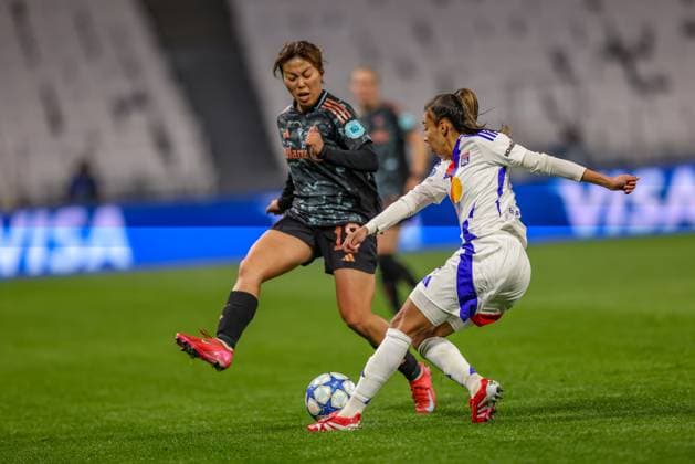 FRA, Lyon, Olympique Lyon vs FC Bayern Munich, WomenÂs Champions League, Football, UEFA, 2024 2025 season, Groupama Stadium, quarter-finals, pictured from l Momoko Tanikawa FC Bayern Munich 18 , Selma Bacha Olympique Lyon 4 DFB DFL REGULATIONS PROHIBIT ANY USE OF PHOTOGRAPHS AS IMAGE SEQUENCES AND OR QUASI VIDEO, 26 03 2025, Copyright: HMBxMedia HendrikxHamelau
