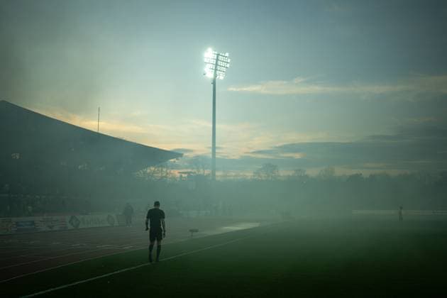 The referee prieft the pitch after pyro from the spectators and fans of Ulm, GER, SSV Ulm 1846 Football vs Darmstadt 98, Football, 2 Bundesliga, Matchday 27, Matchday 2024 2025, 28 03 2025, DFL DFB REGULATES PROHIBIT ANY USE OF PHOTOGRAPHS AS IMAGE SEQUENCES AND OR QUASI VIDEO, Eibner Pressefoto Sascha Walther GER, SSV Ulm 1846 Football vs Darmstadt 98, Football, 2 Bundesliga, Matchday 27, Season 2024 2025, 28 03 2025 Ulm Copyright: xEibner-Pressefotox EP_EER