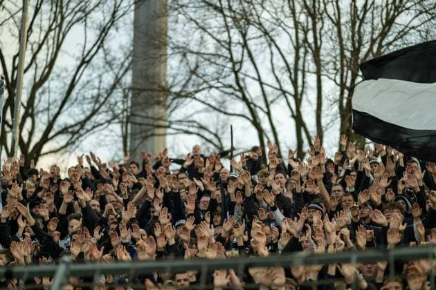 Spectators and fans of Ulm, GER, SSV Ulm 1846 Fussball vs Darmstadt 98, Football, 2 Bundesliga, 27 Matchday, Season 2024 2025, 28 03 2025, DFL DFB REGULATIONS PROHIBIT ANY USE OF PHOTOGRAPHS AS IMAGE SEQUENCES AND OR QUASI VIDEO, Eibner Pressefoto Sascha Walther GER, SSV Ulm 1846 Football vs Darmstadt 98, Football, 2 Bundesliga, Matchday 27, Season 2024 2025, 28 03 2025 Ulm Copyright: xEibner-Pressefotox EP_EER