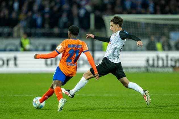 Merveille Papela SV Darmstadt 98, 21 , Max Brandt SSV Ulm 1846 Fussball, 23 , GER, SSV Ulm 1846 Fussball vs Darmstadt 98, Soccer, 2 Bundesliga, Matchday 27, Season 2024 2025, 28 03 2025, DFL DFB REGULATIONS PROHIBIT ANY USE OF PHOTOGRAPHS AS IMAGE SEQUENCES AND OR QUASI VIDEO, Eibner Pressefoto Sascha Walther GER, SSV Ulm 1846 Football vs Darmstadt 98, Football, 2 Bundesliga, Matchday 27, Season 2024 2025, 28 03 2025 Ulm Copyright: xEibner-Pressefotox EP_EER