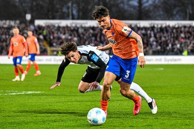 GER, 2 BL, SSV Ulm 1846 vs SV Darmstadt 98 28 03 2025, Donaustadion, Ulm, GER, 2 BL, SSV Ulm 1846 vs SV Darmstadt 98, in the picture Guillermo Bueno Lopez Darmstadt, 3 prevails against Max Julian Brandt SSV Ulm, 23 nordphotoxGmbHx xHafner nph00200