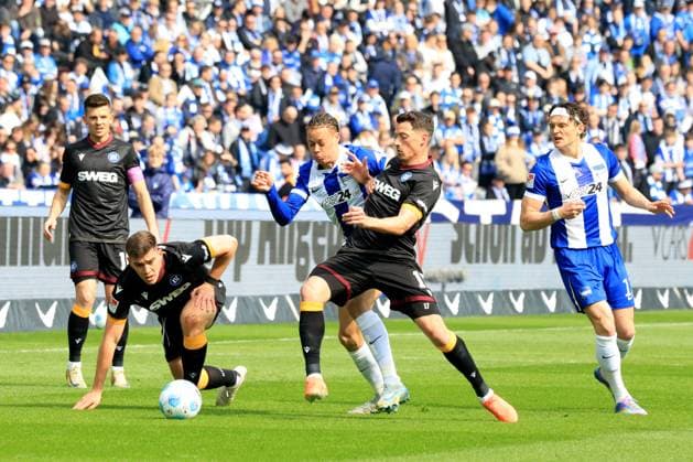 DEU, DFL, 2 FBL, Hertha BSC vs Karlsruher SC, 29 03 2025, Berliner Olympiastadion, Berlin, DEU, DFL, 2 FBL, Hertha BSC vs Karlsruher SC, in the picture Derry Scherhant Hertha BSC Berlin 39 , Fabian Reese Hertha BSC Berlin 11 , Marcel Beifus Karlsruher SC 4 , NICOLAI RAPP Karlsruher SC 17 DFL regulations prohibit any use of Photographs as image sequences and or quasi video Foto Juergen Engler nordphoto GmbH nordphotoxGmbHx xEngler nph00076