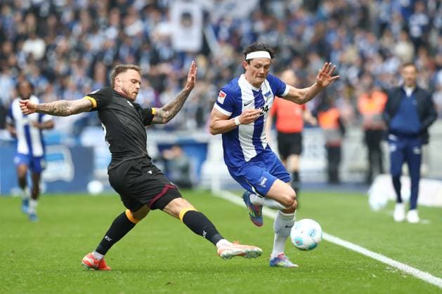 29 03 2025, xtgx, Soccer 2 Bundesliga, Hertha BSC Berlin Karlsruher SC emspor, v l Marcel Franke Karlsruhe, 28 , Fabian Reese Hertha, 11 Zweikampf, Duell, Kampf, tackle DFL DFB REGULATIONS PROHIBIT ANY USE OF PHOTOGRAPHS as IMAGE SEQUENCES and or QUASI VIDEO Berlin