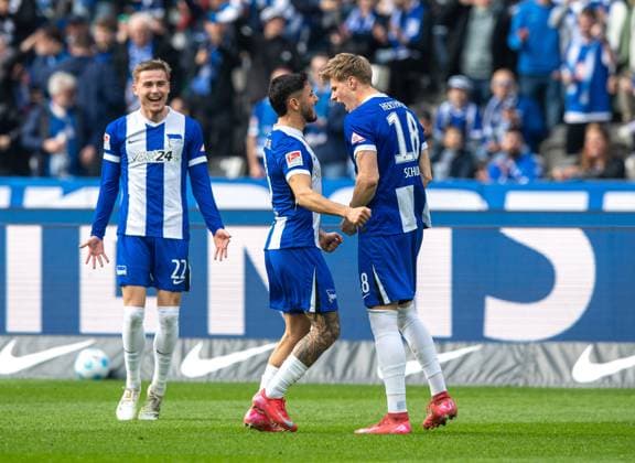 Soccer, Men, Season 2024 2025, 2 Bundesliga 27 Matchday , Hertha BSC Karlsruher SC, f l Marten Winkler Hertha BSC , Kevin Sessa Hertha BSC , Luca Schuler Hertha BSC , Celebration after goal to 3 1, 29 03 2025, Copyright: xSebastianxRäppold MatthiasxKochx
