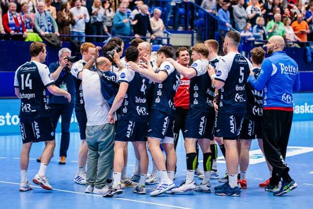 The team of TBV Lemgo Lippe celebrates after 34 29 victory GER, TBV Lemgo Lippe vs SG Flensburg Handewitt, Handball, 1 Bundesliga, 24 Matchday, Season 2024 2025, 29 03 2025 GER, TBV Lemgo Lippe vs SG Flensburg Handewitt, Handball, 1 Bundesliga, 24 Matchday, Season 2024 2025, 29 03 2025 Lemgo Copyright: xEibner-Pressefoto JanxRollingerx EP_JSK