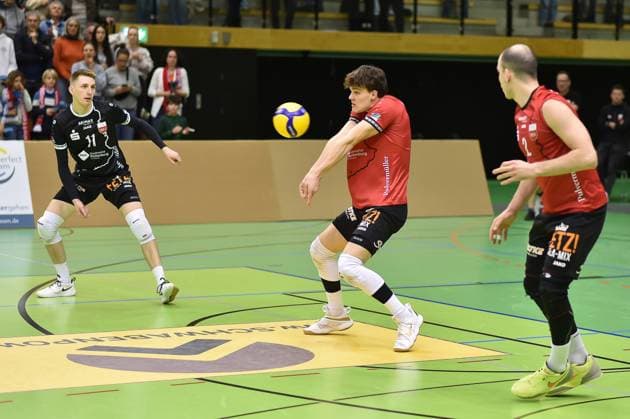 David Dornauf TV Rottenburg, 05 , reception, left Robin Leber1 TV Rottenburg, 11 , right Moritz Rauber TV Rottenburg, 02 TV Rottenburg vs CERATONIA Volleys Eltmann, Volleyball, 2 Bundesliga Sued, 24 Matchday, Season 2024 2025, 29 03 2025, TV Rottenburg vs CERATONIA Volleys Eltmann, Volleyball, 2 Bundesliga Sued, 24 Matchday, Season 2024 2025, 29 03 2025 Rottenburg Copyright: xEibner-Pressefoto RalphxKunzex EP_RKE