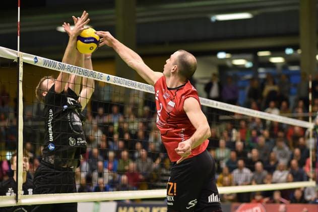 tMoritz Rauber TV Rottenburg, 02 against the block of Johannes Engel CERATONIA Volleys Eltmann, 03 TV Rottenburg vs CERATONIA Volleys Eltmann, Volleyball, 2 Bundesliga Sued, 24 Matchday, Season 2024 2025, 29 03 2025, TV Rottenburg vs CERATONIA Volleys Eltmann, Volleyball, 2 Bundesliga Sued, 24 Matchday, Season 2024 2025, 29 03 2025 Rottenburg Copyright: xEibner-Pressefoto RalphxKunzex EP_RKE
