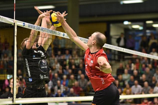 tMoritz Rauber TV Rottenburg, 02 against the block of Johannes Engel CERATONIA Volleys Eltmann, 03 TV Rottenburg vs CERATONIA Volleys Eltmann, Volleyball, 2 Bundesliga Sued, 24 Matchday, Season 2024 2025, 29 03 2025, TV Rottenburg vs CERATONIA Volleys Eltmann, Volleyball, 2 Bundesliga Sued, 24 Matchday, Season 2024 2025, 29 03 2025 Rottenburg Copyright: xEibner-Pressefoto RalphxKunzex EP_RKE
