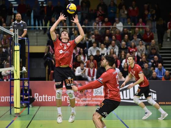 Sam Elgert TV Rottenburg, 09 , setter, right Yannick Menke TV Rottenburg, 12 , back Niklas Lichtenauer TV Rottenburg, 08 TV Rottenburg vs CERATONIA Volleys Eltmann, Volleyball, 2 Bundesliga Sued, 24 Matchday, Season 2024 2025, 29 03 2025, TV Rottenburg vs CERATONIA Volleys Eltmann, Volleyball, 2 Bundesliga Sued, 24 Matchday, Season 2024 2025, 29 03 2025 Rottenburg Copyright: xEibner-Pressefoto RalphxKunzex EP_RKE
