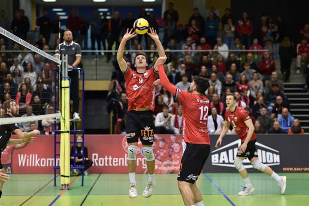 Sam Elgert TV Rottenburg, 09 , setter, right Yannick Menke TV Rottenburg, 12 , back Niklas Lichtenauer TV Rottenburg, 08 TV Rottenburg vs CERATONIA Volleys Eltmann, Volleyball, 2 Bundesliga Sued, 24 Matchday, Season 2024 2025, 29 03 2025, TV Rottenburg vs CERATONIA Volleys Eltmann, Volleyball, 2 Bundesliga Sued, 24 Matchday, Season 2024 2025, 29 03 2025 Rottenburg Copyright: xEibner-Pressefoto RalphxKunzex EP_RKE