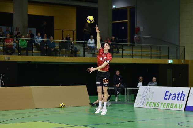 Serve Maik Trautmann TV Rottenburg, 06 TV Rottenburg vs CERATONIA Volleys Eltmann, Volleyball, 2 Bundesliga Sued, 24 Matchday, Season 2024 2025, 29 03 2025, TV Rottenburg vs CERATONIA Volleys Eltmann, Volleyball, 2 Bundesliga Sued, 24 Matchday, Season 2024 2025, 29 03 2025 Rottenburg Copyright: xEibner-Pressefoto RalphxKunzex EP_RKE