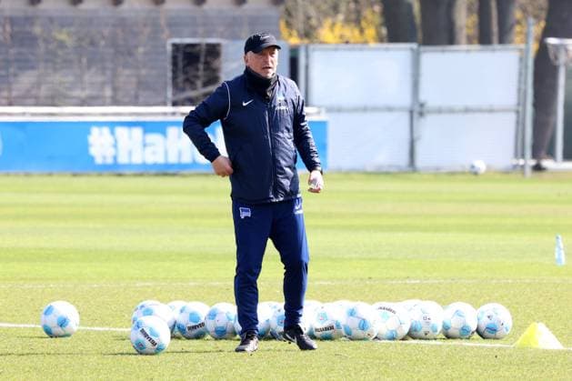 DEU, DFL, 2. FBL Hertha BSC, Training, 02.04.2025, Sportforum, Berlin, DEU, DFL, 2. FBL Hertha BSC, Training, im Bild Co-Trainer, Armin Reutershahn (Hertha BSC Berlin) DFL - regulations prohibit any use of Photographs as image sequences and or quasi-video Foto: Juergen Engler nordphoto GmbH nordphotoxGmbHx xEngler nph00076
