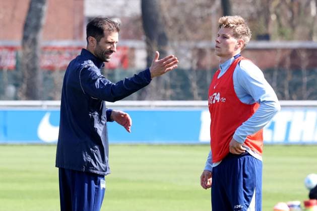 DEU, DFL, 2 FBL Hertha BSC, Training, 02 04 2025, Sportforum, Berlin, DEU, DFL, 2 FBL Hertha BSC, Training, im Bild Co Trainer Andre Mijatovic Hertha BSC Berlin , Luca Schuler Hertha BSC Berlin 18 DFL regulations prohibit any use of Photographs as image sequences and or quasi video Foto Juergen Engler nordphoto GmbH nordphotoxGmbHx xEngler nph00076
