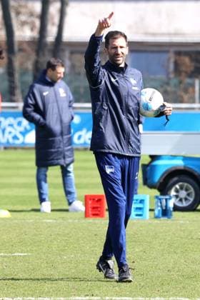 DEU, DFL, 2 FBL Hertha BSC, Training, 02 04 2025, Sportforum, Berlin, DEU, DFL, 2 FBL Hertha BSC, Training, im Bild Co Trainer Andre Mijatovic Hertha BSC Berlin DFL regulations prohibit any use of Photographs as image sequences and or quasi video Foto Juergen Engler nordphoto GmbH nordphotoxGmbHx xEngler nph00076