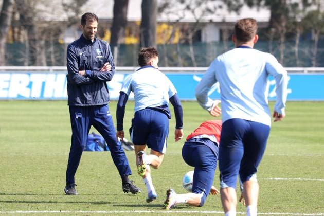DEU, DFL, 2 FBL Hertha BSC, Training, 02 04 2025, Sportforum, Berlin, DEU, DFL, 2 FBL Hertha BSC, Training, im Bild Co Trainer Andre Mijatovic Hertha BSC Berlin DFL regulations prohibit any use of Photographs as image sequences and or quasi video Foto Juergen Engler nordphoto GmbH nordphotoxGmbHx xEngler nph00076