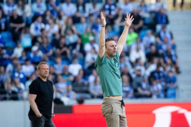 Christian Eichner Karlsruher SC, Trainer gesticulates, GER, Karlsruher SC KSC vs Hannover 96 H96 , Soccer 2 Bundesliga, 28 Matchday, Season 2024 2025, 04 04 2025 DFB DFL regulations prohibit any use of photographs as image sequences and or quasi video GER, Karlsruher SC KSC vs Hannover 96 H96 , Soccer 2 Bundesliga, 28 Matchday, Season 2024 2025, 04 04 2025 Karlsruhe Copyright: xEibner-Pressefoto Memmlerx EP_MMR
