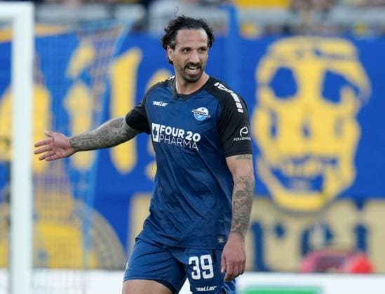 Adriano Grimaldi SC Paderborn 07, 39 gestures after a match GER, Eintracht Braunschweig vs SC Paderborn 07, 2 Bundesliga, Matchday 28, Season 2024 2025, 04 04 2025 DFL REGULATIONS PROHIBIT ANY USE OF PHOTOGRAPHS AS IMAGE SEQUENCES AND OR QUASI VIDEO GER, Eintracht Braunschweig vs SC Paderborn 07, 2 Bundesliga, Matchday 28, Season 2024 2025, 04 04 2025 Braunschweig Copyright: xEibner-Pressefoto ScottxColemanx EP_SCN