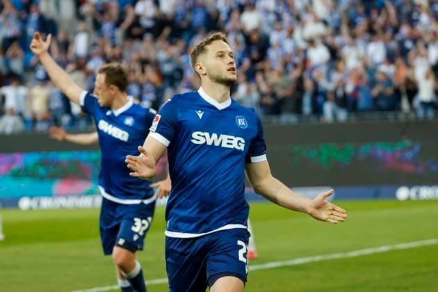 Christoph Kobald Karlsruher SC, 22 after his goal for 1 0 , Germany, Soccer, 2 Bundesliga, Matchday, 2024 2025, Karlsruher SC vs Hannover 96, 04 04 2025, BBBank Wildpark, Karlsruhe, Germany DFL REGULATIONS PROHIBIT ANY USE OF PHOTOGRAPHS AS IMAGE SEQUENCES AND OR QUASI VIDEO Karlsruhe BBBank Wildpark Baden Württemberg Germany Copyright: xGrantxHubbsx