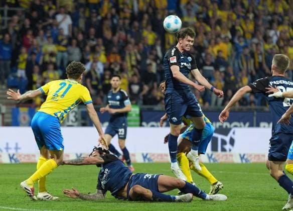 Casper Terho SC Paderborn 07, 24 heads the ball GER, Eintracht Braunschweig vs SC Paderborn 07, 2 Bundesliga, Matchday 28, Season 2024 2025, 04 04 2025 DFL REGULATIONS PROHIBIT ANY USE OF PHOTOGRAPHS AS IMAGE SEQUENCES AND OR QUASI VIDEO GER, Eintracht Braunschweig vs SC Paderborn 07, 2 Bundesliga, Matchday 28, Season 2024 2025, 04 04 2025 Braunschweig Copyright: xEibner-Pressefoto ScottxColemanx EP_SCN
