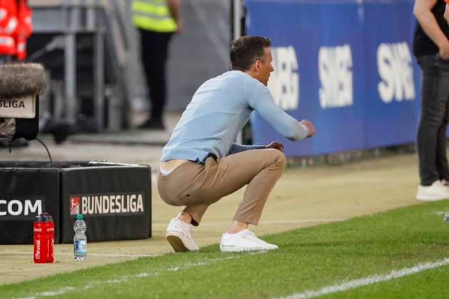Christian Eichner Karlsruher SC, Coach , Germany, Football, 2 Bundesliga, Matchday, 2024 2025, Karlsruher SC vs Hannover 96, 04 04 2025, BBBank Wildpark, Karlsruhe, Germany DFL REGULATIONS PROHIBIT ANY USE OF PHOTOGRAPHS AS IMAGE SEQUENCES AND OR QUASI VIDEO Karlsruhe BBBank Wildpark Baden Württemberg Germany Copyright: xGrantxHubbsx