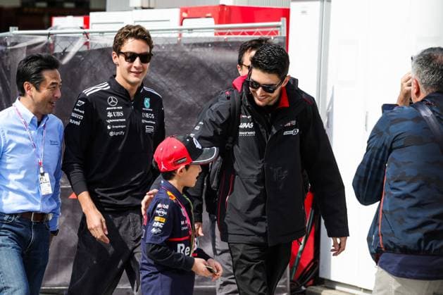 F1 - JAPANESE GRAND PRIX 2025 RUSSELL George (gbr), Mercedes AMG F1 Team W16, OCON Esteban (fra), Haas F1 Team VF-25, portrait during the Formula 1 Lenovo Japanese Grand Prix 2025, 3rd round of the 2025 FIA Formula One World Championship, WM, Weltmeisterschaft from April 4 to 6, 2025 on the Suzuka Circuit, in Suzuka, Japan - SuzukaJapan Copyright: xFLORENTxGOODENx