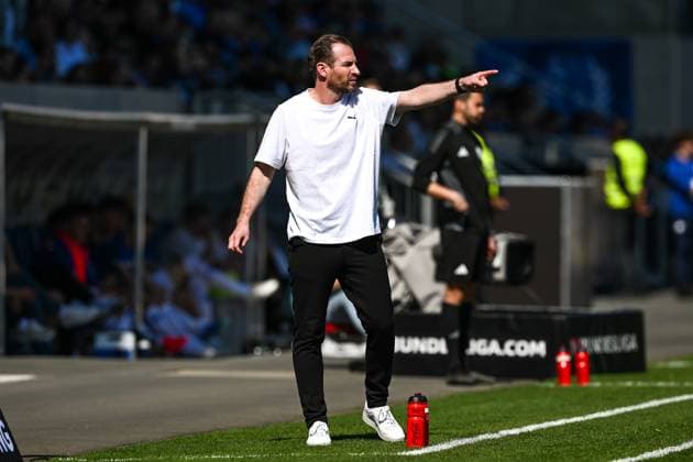 Jan Siewert SpVgg Greuther Fürth, Coach gesticulates, GER, SV Darmstadt 98 vs SpVgg Greuther Fuerth, 2 Bundesliga, Football, 28 Matchday, Season 2024 2025, 05 04 2025 DFL REGULATIONS PROHIBIT ANY USE OF PHOTOGRAPHS as IMAGE SEQUENCES and or QUASI VIDEO GER, SV Darmstadt 98 vs SpVgg Greuther Fuerth, 2 Bundesliga, Football, 28 Matchday, Season 2024 2025, 05 04 2025 Darmstadt Copyright: xEibner-Pressefoto FlorianxWiegandx EP_FWD