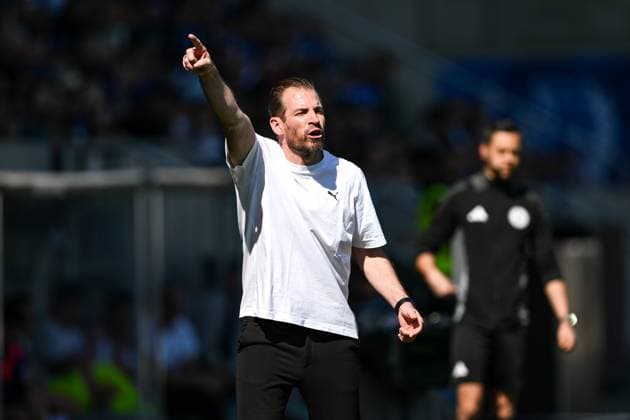 Jan Siewert SpVgg Greuther Fürth, Coach gesticulates, GER, SV Darmstadt 98 vs SpVgg Greuther Fuerth, 2 Bundesliga, Football, 28 Matchday, Season 2024 2025, 05 04 2025 DFL REGULATIONS PROHIBIT ANY USE OF PHOTOGRAPHS as IMAGE SEQUENCES and or QUASI VIDEO GER, SV Darmstadt 98 vs SpVgg Greuther Fuerth, 2 Bundesliga, Football, 28 Matchday, Season 2024 2025, 05 04 2025 Darmstadt Copyright: xEibner-Pressefoto FlorianxWiegandx EP_FWD