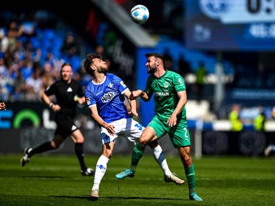 Killian Corredor SV Darmstadt 98, 34 in duel with Simon Asta SpVgg Greuther Fürth, 02 , GER, SV Darmstadt 98 vs SpVgg Greuther Fuerth, 2 Bundesliga, Soccer, Matchday 28, Season 2024 2025, 05 04 2025 DFL REGULATIONS PROHIBIT ANY USE OF PHOTOGRAPHS as IMAGE SEQUENCES and or QUASI VIDEO GER, SV Darmstadt 98 vs SpVgg Greuther Fuerth, 2 Bundesliga, Football, 28 Matchday, Season 2024 2025, 05 04 2025 Darmstadt Copyright: xEibner-Pressefoto FlorianxWiegandx EP_FWD