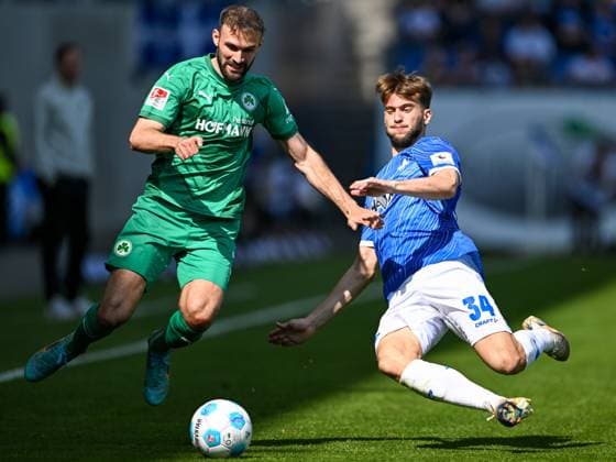 Simon Asta SpVgg Greuther Fuerth, 02 in duel with Killian Corredor SV Darmstadt 98, 34 , GER, SV Darmstadt 98 vs SpVgg Greuther Fuerth, 2 Bundesliga, Soccer, Matchday 28, Season 2024 2025, 05 04 2025 DFL REGULATIONS PROHIBIT ANY USE OF PHOTOGRAPHS as IMAGE SEQUENCES and or QUASI VIDEO GER, SV Darmstadt 98 vs SpVgg Greuther Fuerth, 2 Bundesliga, Football, 28 Matchday, Season 2024 2025, 05 04 2025 Darmstadt Copyright: xEibner-Pressefoto FlorianxWiegandx EP_FWD