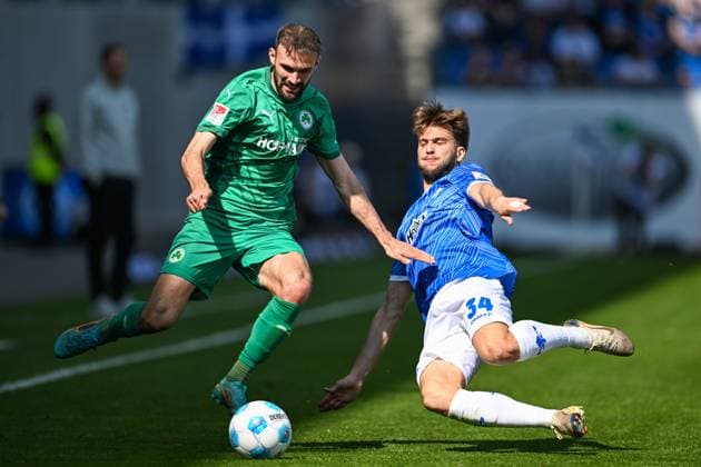 Simon Asta SpVgg Greuther Fuerth, 02 in duel with Killian Corredor SV Darmstadt 98, 34 , GER, SV Darmstadt 98 vs SpVgg Greuther Fuerth, 2 Bundesliga, Soccer, Matchday 28, Season 2024 2025, 05 04 2025 DFL REGULATIONS PROHIBIT ANY USE OF PHOTOGRAPHS as IMAGE SEQUENCES and or QUASI VIDEO GER, SV Darmstadt 98 vs SpVgg Greuther Fuerth, 2 Bundesliga, Football, 28 Matchday, Season 2024 2025, 05 04 2025 Darmstadt Copyright: xEibner-Pressefoto FlorianxWiegandx EP_FWD