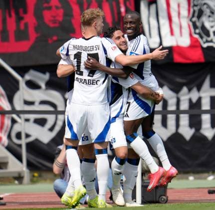Hamburger SV celebrate a goal to 2 1 GER, 1 FC Nuernberg vs Hamburger SV, 2 Bundesliga, Matchday 28, Season 2024 2025, 05 04 2025 DFL REGULATIONS PROHIBIT ANY USE OF PHOTOGRAPHS AS IMAGE SEQUENCES AND OR QUASI VIDEO GER, 1 FC Nuernberg vs Hamburger SV, 2 Bundesliga, Matchday 28, Season 2024 2025, 05 04 2025 Nuernberg Copyright: xEibner-Pressefoto ScottxColemanx EP_SCN