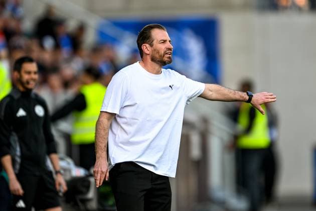 Jan Siewert SpVgg Greuther Fürth, Coach gesticulates, GER, SV Darmstadt 98 vs SpVgg Greuther Fuerth, 2 Bundesliga, Football, 28 Matchday, Season 2024 2025, 05 04 2025 DFL REGULATIONS PROHIBIT ANY USE OF PHOTOGRAPHS as IMAGE SEQUENCES and or QUASI VIDEO GER, SV Darmstadt 98 vs SpVgg Greuther Fuerth, 2 Bundesliga, Football, 28 Matchday, Season 2024 2025, 05 04 2025 Darmstadt Copyright: xEibner-Pressefoto FlorianxWiegandx EP_FWD