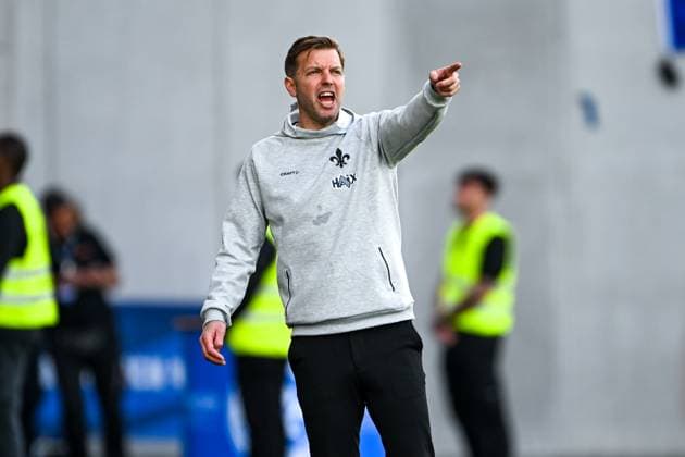 Florian Kohfeldt SV Darmstadt 98, Coach gesticulates, GER, SV Darmstadt 98 vs SpVgg Greuther Fuerth, 2 Bundesliga, Football, 28 Matchday, Season 2024 2025, 05 04 2025 DFL REGULATIONS PROHIBIT ANY USE OF PHOTOGRAPHS as IMAGE SEQUENCES and or QUASI VIDEO GER, SV Darmstadt 98 vs SpVgg Greuther Fuerth, 2 Bundesliga, Football, 28 Matchday, Season 2024 2025, 05 04 2025 Darmstadt Copyright: xEibner-Pressefoto FlorianxWiegandx EP_FWD