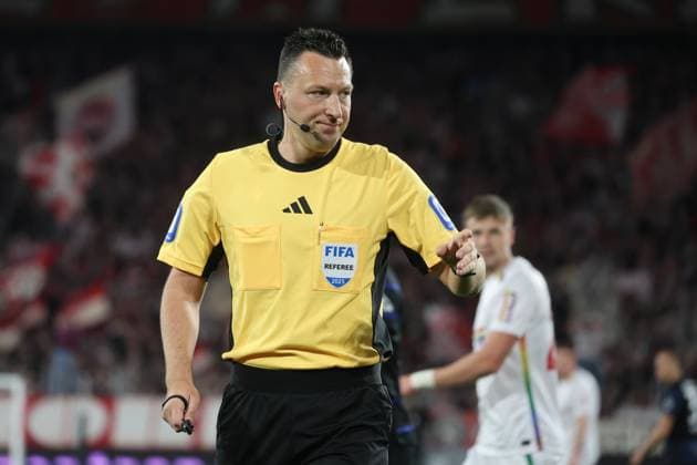 Sven Jablonski, Referee, 1 FC Koeln vs Hertha BSC, 2 Fussball Bundesliga, Matchday 28, Season 2024 2025, 05 042025, DFL REGULATES PROHIBIT ANY USE OF PHOTOGRAPHS AS IMAGE SEQUENCES AND OR QUASI VIDEO, 1 FC Koeln vs Hertha BSC, 2 Fussball Bundesliga, Matchday 28, Season 2024 2025, 05 04 2025, Koeln Copyright: xEibner-Pressefoto JoergxNiebergallx EP_JNL