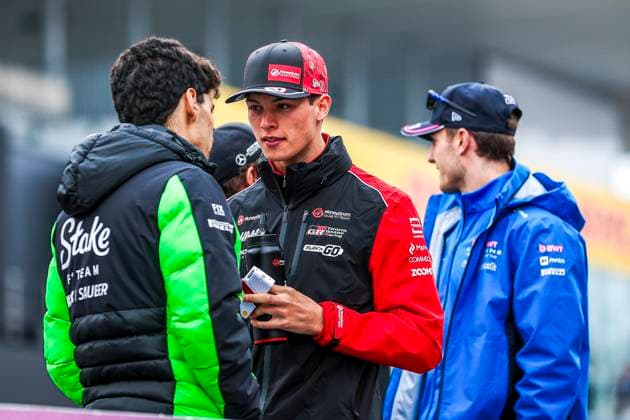 F1 - JAPANESE GRAND PRIX 2025 BEARMAN Ollie Oliver (gbr), Haas F1 Team VF-25, BORTOLETO Gabriel (bra), Stake F1 Team Kick C45, portrait during the Formula 1 Lenovo Japanese Grand Prix 2025, 3rd round of the 2025 FIA Formula One World Championship, WM, Weltmeisterschaft from April 4 to 6, 2025 on the Suzuka Circuit, in Suzuka, Japan - SuzukaJapan Copyright: xEricxAlonsox