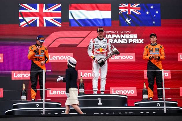 F1 - JAPANESE GRAND PRIX 2025 VERSTAPPEN Max (ned), Red Bull Racing RB21, portrait, NORRIS Lando (gbr), McLaren F1 Team MCL39, portrait and PIASTRI Oscar (aus), McLaren F1 Team MCL39, portrait podium celebration during the Formula 1 Lenovo Japanese Grand Prix 2025, 3rd round of the 2025 FIA Formula One World Championship, WM, Weltmeisterschaft from April 4 to 6, 2025 on the Suzuka Circuit, in Suzuka, Japan - SuzukaJapan Copyright: xEricxAlonsox