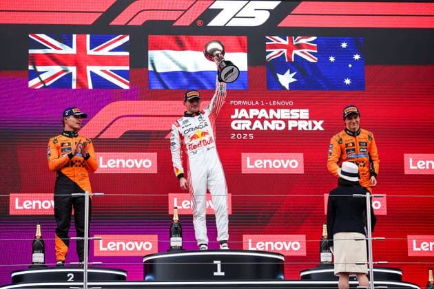 F1 - JAPANESE GRAND PRIX 2025 VERSTAPPEN Max (ned), Red Bull Racing RB21, portrait, NORRIS Lando (gbr), McLaren F1 Team MCL39, portrait and PIASTRI Oscar (aus), McLaren F1 Team MCL39, portrait podium celebration during the Formula 1 Lenovo Japanese Grand Prix 2025, 3rd round of the 2025 FIA Formula One World Championship, WM, Weltmeisterschaft from April 4 to 6, 2025 on the Suzuka Circuit, in Suzuka, Japan - SuzukaJapan Copyright: xEricxAlonsox