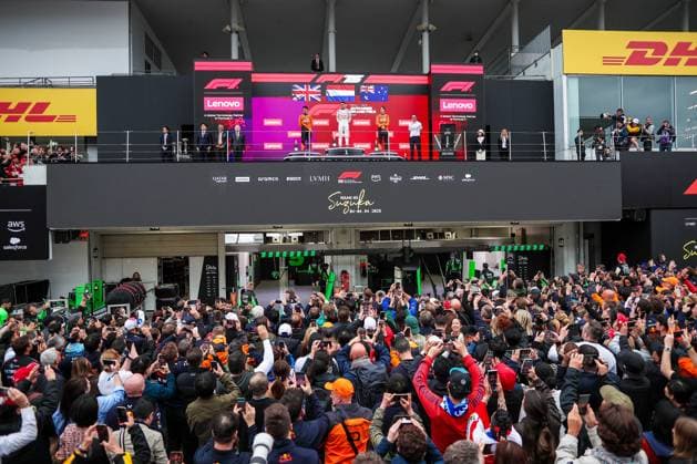 F1 - JAPANESE GRAND PRIX 2025 VERSTAPPEN Max (ned), Red Bull Racing RB21, portrait, NORRIS Lando (gbr), McLaren F1 Team MCL39, portrait and PIASTRI Oscar (aus), McLaren F1 Team MCL39, portrait podium celebration during the Formula 1 Lenovo Japanese Grand Prix 2025, 3rd round of the 2025 FIA Formula One World Championship, WM, Weltmeisterschaft from April 4 to 6, 2025 on the Suzuka Circuit, in Suzuka, Japan - SuzukaJapan Copyright: xEricxAlonsox