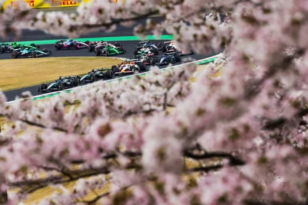 F1 - JAPANESE GRAND PRIX 2025 Start of the race: 63 RUSSELL George (gbr), Mercedes AMG F1 Team W16, 12 KIMI ANTONELLI Andrea (ita), Mercedes AMG F1 Team W16, 06 HADJAR Isack (fra), Visa Cash App RB F1 Team VCARB02, action during the Formula 1 Lenovo Japanese Grand Prix 2025, 3rd round of the 2025 FIA Formula One World Championship, WM, Weltmeisterschaft from April 4 to 6, 2025 on the Suzuka Circuit, in Suzuka, Japan - SuzukaJapan Copyright: xFLORENTxGOODENx