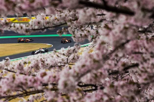 F1 - JAPANESE GRAND PRIX 2025 01 VERSTAPPEN Max (nld), Red Bull Racing RB21, 04 NORRIS Lando (gbr), McLaren F1 Team MCL39, 81 PIASTRI Oscar (aus), McLaren F1 Team MCL39, action during the Formula 1 Lenovo Japanese Grand Prix 2025, 3rd round of the 2025 FIA Formula One World Championship, WM, Weltmeisterschaft from April 4 to 6, 2025 on the Suzuka Circuit, in Suzuka, Japan - SuzukaJapan Copyright: xFLORENTxGOODENx