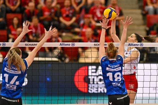 DVL Allianz MTV Stuttgart Dresdner SC 04 06 2025 DVL, Volleyball, 1 Bundesliga, Women, Season 2024 25, Playoff, Semifinal, Allianz MTV Stuttgart in blue , against Dresdner SC in white , Stamatia Kyparissi, in attack against 14 Kelsey Veltman and 18 Pia Kästner, Copyright: xBEAUTIFULxSPORTS TomxBlochx