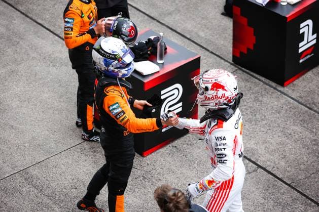 F1 - JAPANESE GRAND PRIX 2025 PIASTRI Oscar (aus), McLaren F1 Team MCL39, VERSTAPPEN Max (ned), Red Bull Racing RB21, portrait during the Formula 1 Lenovo Japanese Grand Prix 2025, 3rd round of the 2025 FIA Formula One World Championship, WM, Weltmeisterschaft from April 4 to 6, 2025 on the Suzuka Circuit, in Suzuka, Japan - SuzukaJapan Copyright: xANTONINxVINCENTx