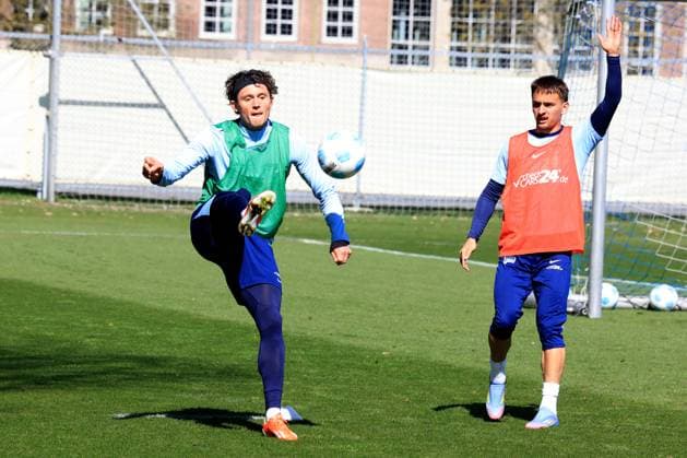DEU, DFL, 2 FBL Hertha BSC, Training, 08 04 2025, Sportforum, Berlin, DEU, DFL, 2 FBL Hertha BSC, Training, in the picture Fabian Reese Hertha BSC Berlin 11 , Michal Karbownik Hertha BSC Berlin 33 DFL regulations prohibit any use of Photographs as image sequences and or quasi video Foto Juergen Engler nordphoto GmbH nordphotoxGmbHx xEngler nph00076
