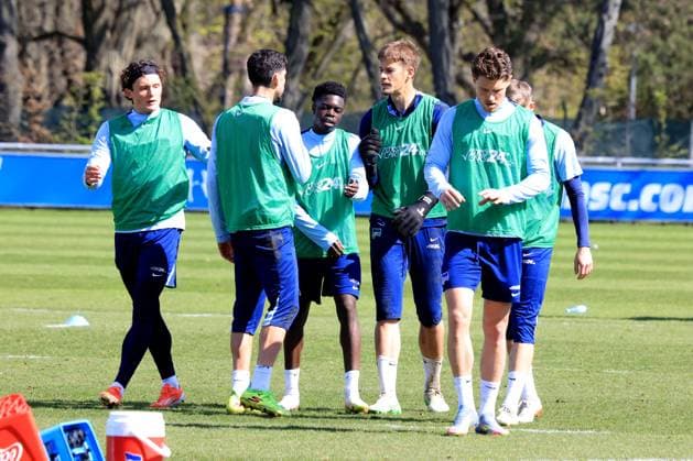 DEU, DFL, 2 FBL Hertha BSC, Training, 08 04 2025, Sportforum, Berlin, DEU, DFL, 2 FBL Hertha BSC, Training, im Bild Hertha Spielerkreis, Boris Lum Hertha BSC Berlin 21 , Linus Gechter Hertha BSC Berlin 44 , Andreas Bouchalakis Hertha BSC Berlin 5 , Tim Goller Hertha BSC Berlin 43 DFL regulations prohibit any use of Photographs as image sequences and or quasi video Foto Juergen Engler nordphoto GmbH nordphotoxGmbHx xEngler nph00076