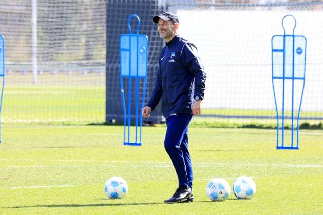 DEU, DFL, 2 FBL Hertha BSC, Training, 08 04 2025, Sportforum, Berlin, DEU, DFL, 2 FBL Hertha BSC, Training, im Bild Cheftrainer Stefan Leitl Hertha BSC Berlin DFL regulations prohibit any use of Photographs as image sequences and or quasi video Foto Juergen Engler nordphoto GmbH nordphotoxGmbHx xEngler nph00076