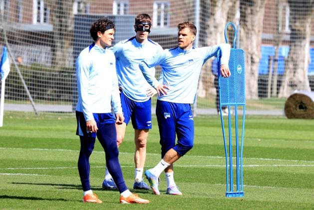 DEU, DFL, 2 FBL Hertha BSC, Training, 08 04 2025, Sportforum, Berlin, DEU, DFL, 2 FBL Hertha BSC, Training, in the picture Fabian Reese Hertha BSC Berlin 11 , Oliver Roelke Hertha BSC Berlin 40 , Florian Niederlechner Hertha BSC Berlin 7 DFL regulations prohibit any use of Photographs as image sequences and or quasi video Foto Juergen Engler nordphoto GmbH nordphotoxGmbHx xEngler nph00076