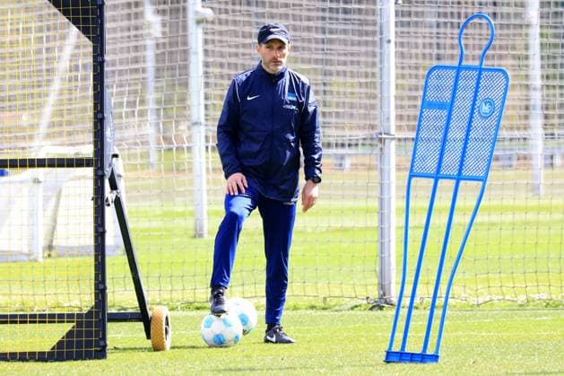 DEU, DFL, 2 FBL Hertha BSC, Training, 08 04 2025, Sportforum, Berlin, DEU, DFL, 2 FBL Hertha BSC, Training, im Bild Cheftrainer Stefan Leitl Hertha BSC Berlin DFL regulations prohibit any use of Photographs as image sequences and or quasi video Foto Juergen Engler nordphoto GmbH nordphotoxGmbHx xEngler nph00076