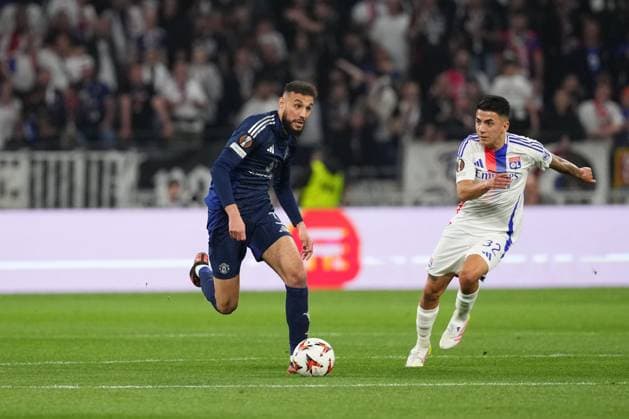 Noussair Mazraoui of Man Utd strides forward Olympique Lyonnais v Manchester United, ManU UEFA Europa League, Quarter Final, First Leg, Football, Groupama Stadium, Lyon, France - 10 Apr 2025 EDITORIAL USE ONLY No use with unauthorised audio, video, data, fixture lists, club league logos or live services. Online in-match use limited to 120 images, no video emulation. No use in betting, games or single club league player publications. Copyright: xDavexWinter Shutterstockx 15243617ac