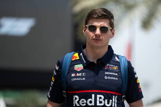 Max Verstappen Oracle Red Bull Racing, Netherlands, 01 , BAH, Formula 1 World Championship, Gulf Air Grand Prix of Bahrain, Bahrain International Circuit, Arrival of the drivers, 2025 season, 11 04 2025 BAH, Formula 1 World Championship, Gulf Air Grand Prix of Bahrain, Bahrain International Circuit, Arrival of the drivers, 2025 season, 11 04 2025 Sakhir Copyright: xEibner-Pressefoto Memmlerx EP_MMR