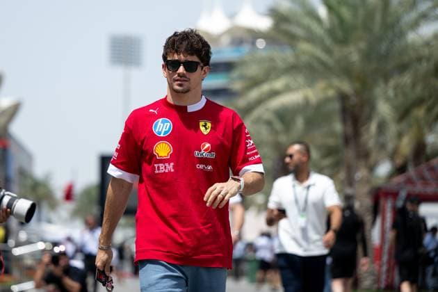 Charles Leclerc Scuderia Ferrari HP, Monaco, 16 , BAH, Formula 1 World Championship, Gulf Air Grand Prix of Bahrain, Bahrain International Circuit, Arrival of the drivers, 2025 season, 11 04 2025 BAH, Formula 1 World Championship, Gulf Air Grand Prix of Bahrain, Bahrain International Circuit, Arrival of the drivers, 2025 season, 11 04 2025 Sakhir Copyright: xEibner-Pressefoto Memmlerx EP_MMR